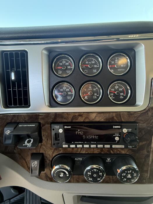 2027 Peterbilt 589-25