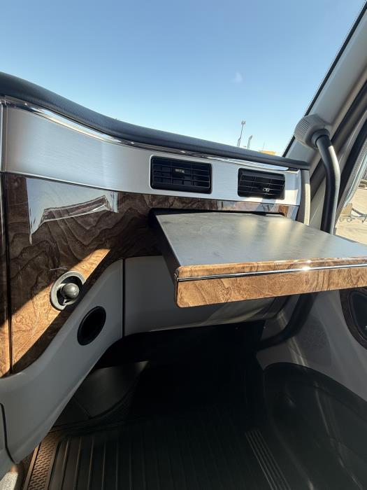 2027 Peterbilt 589-27