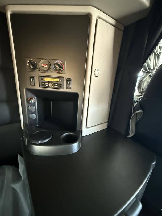 2027 Peterbilt 589-34