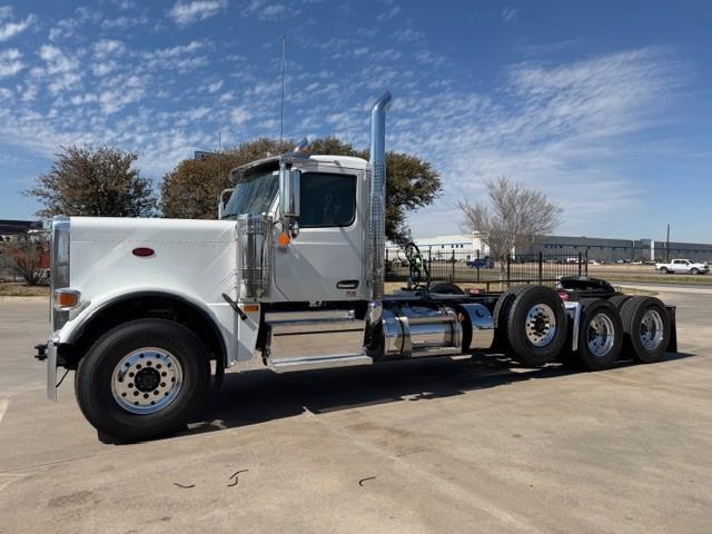 2027 Peterbilt 589-2
