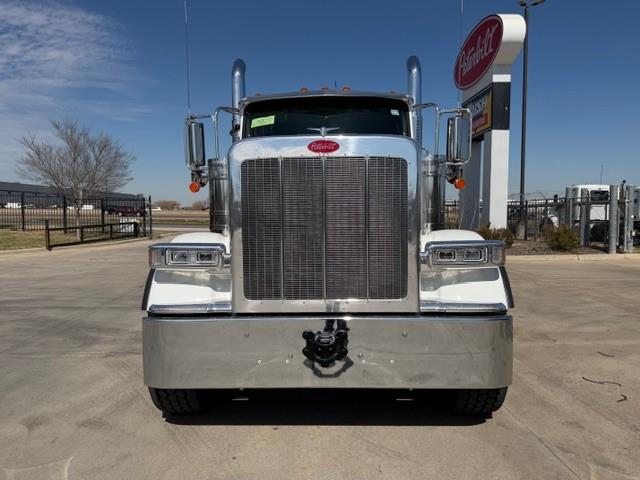 2027 Peterbilt 589-12