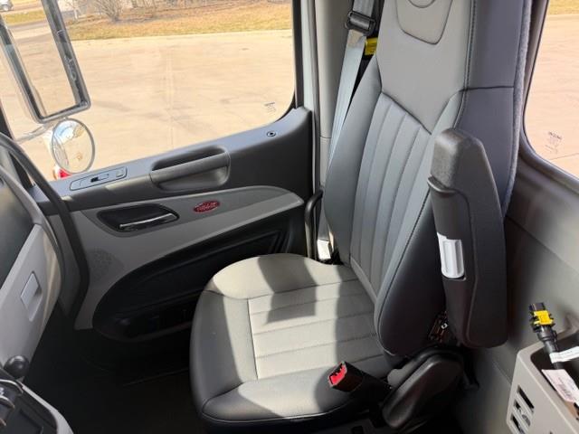 2027 Peterbilt 589-36