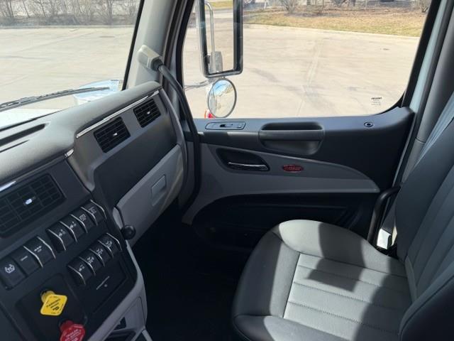 2027 Peterbilt 589-37