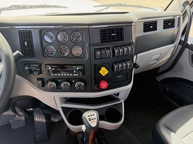 2027 Peterbilt 589-38