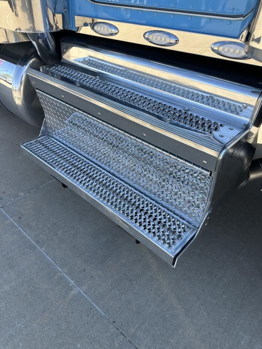 2024 Peterbilt 389-18