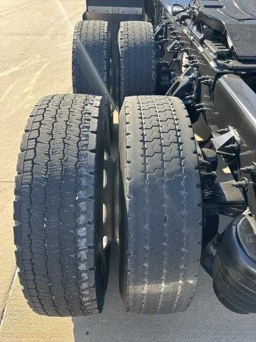 2024 Peterbilt 389-16