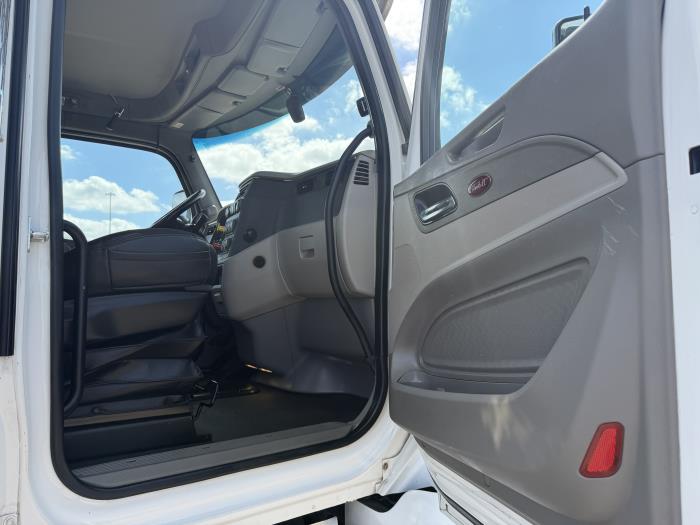 2020 Peterbilt 567-35