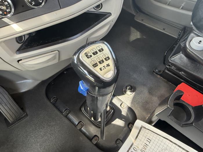 2020 Peterbilt 567-43