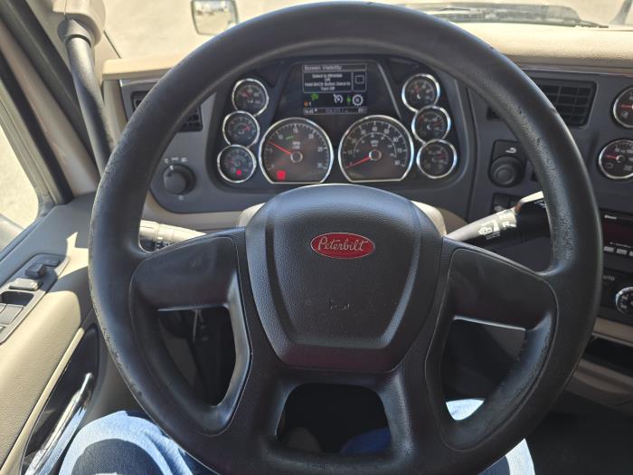 2022 Peterbilt 579-18