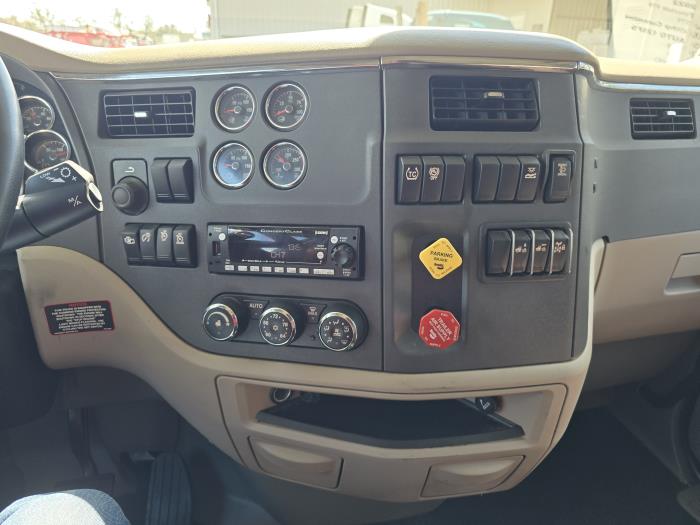 2022 Peterbilt 579-17