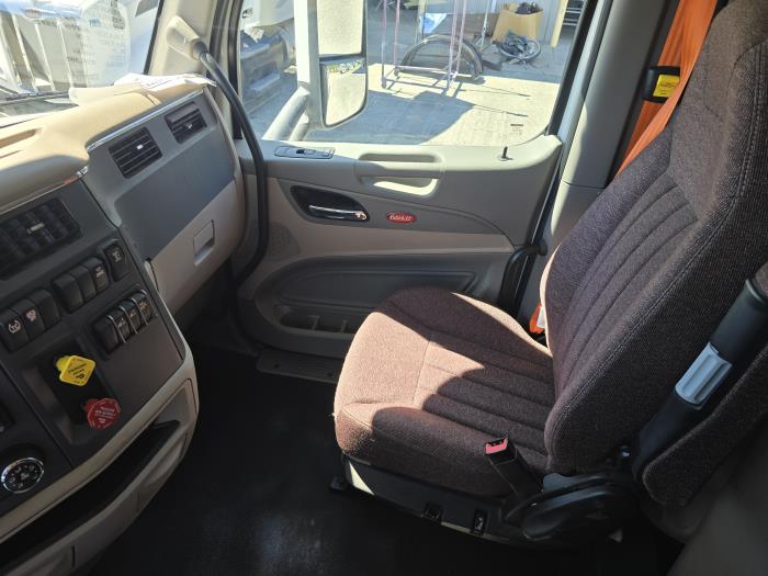 2022 Peterbilt 579-16