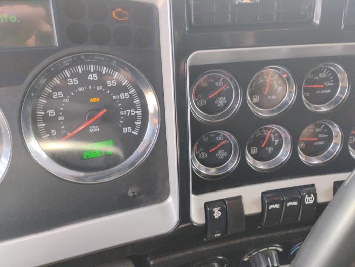 2019 Kenworth T800-18