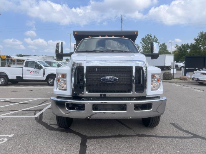 2027 Ford F-750-4