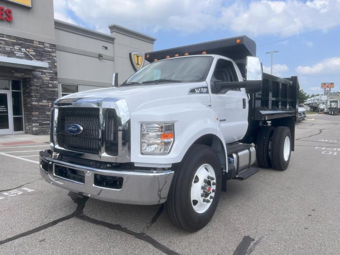 2027 Ford F-750-2
