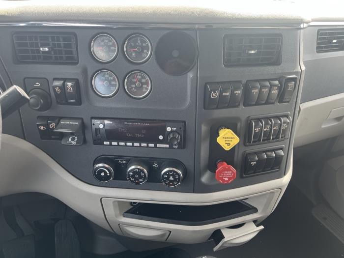 2022 Peterbilt 579-8