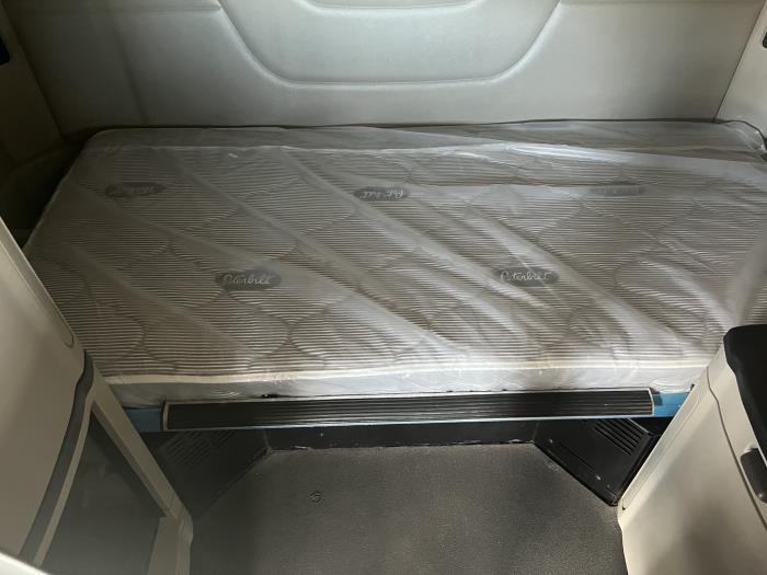 2022 Peterbilt 579-10