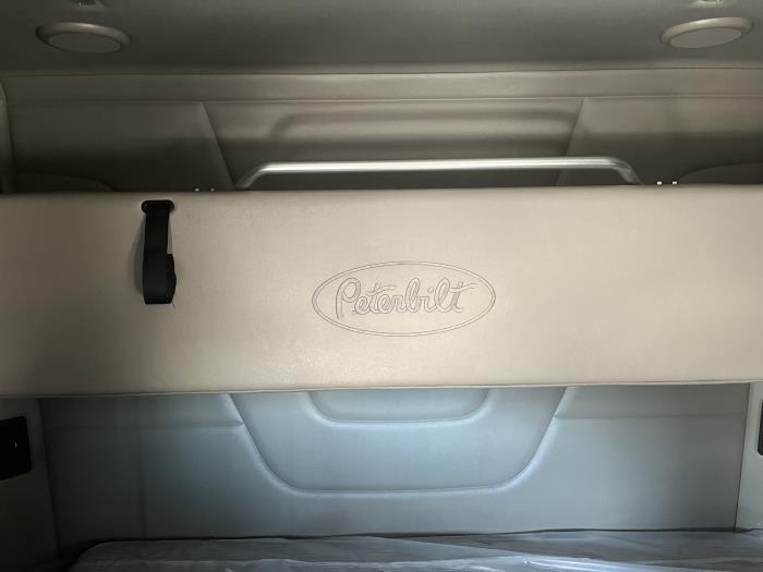 2022 Peterbilt 579-11
