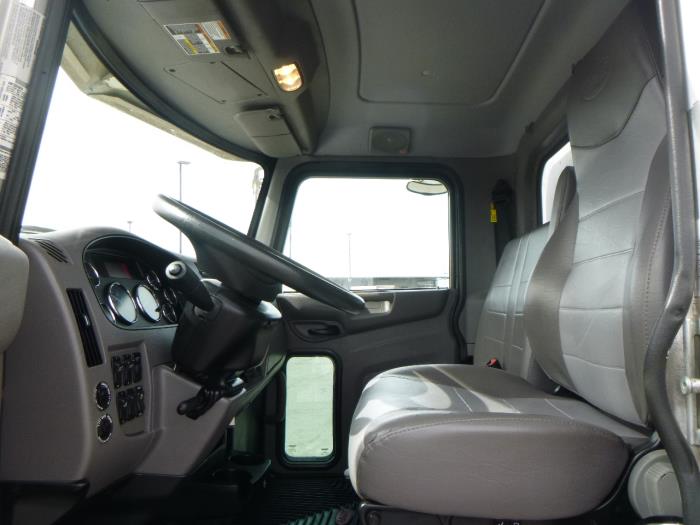 2020 Peterbilt 337-15