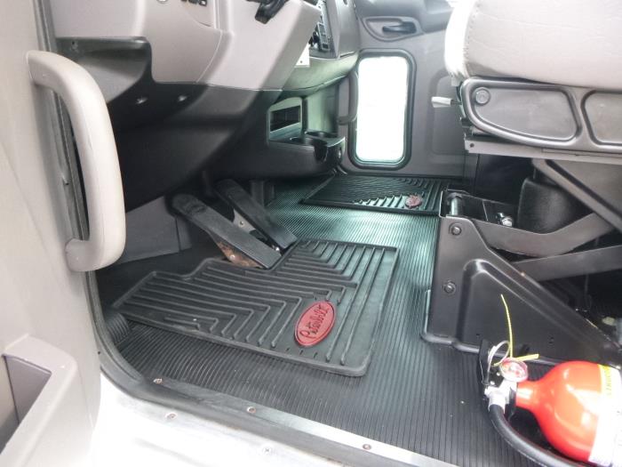 2020 Peterbilt 337-16