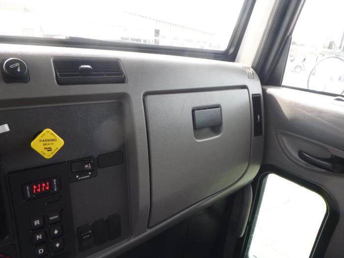 2020 Peterbilt 337-21