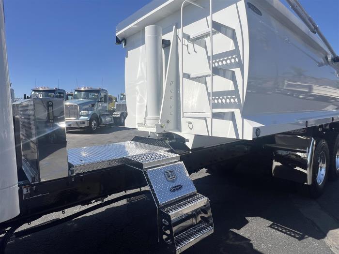 2026 Peterbilt 548-24