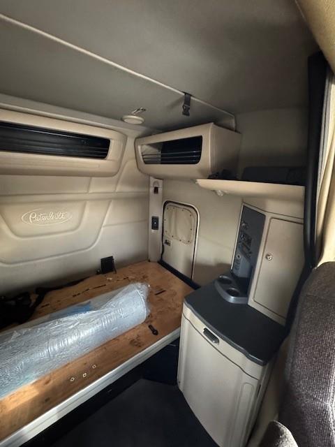 2022 Peterbilt 579-12