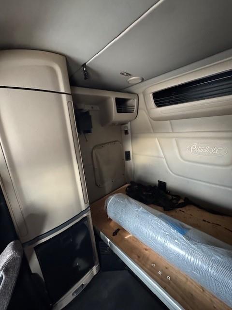 2022 Peterbilt 579-13