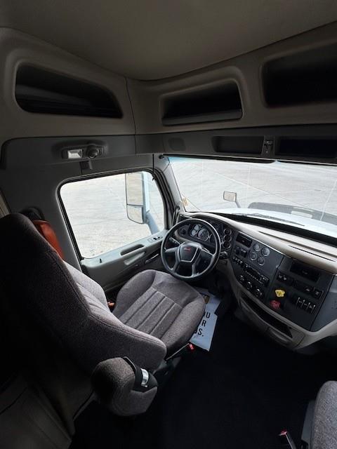 2022 Peterbilt 579-16