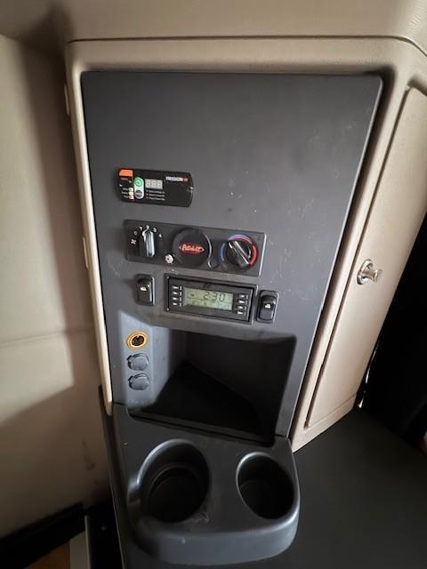 2022 Peterbilt 579-17
