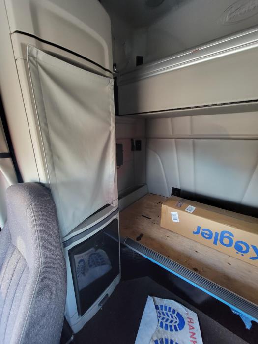 2024 Peterbilt 579-25