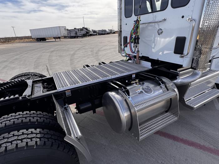 2027 Peterbilt 567-7