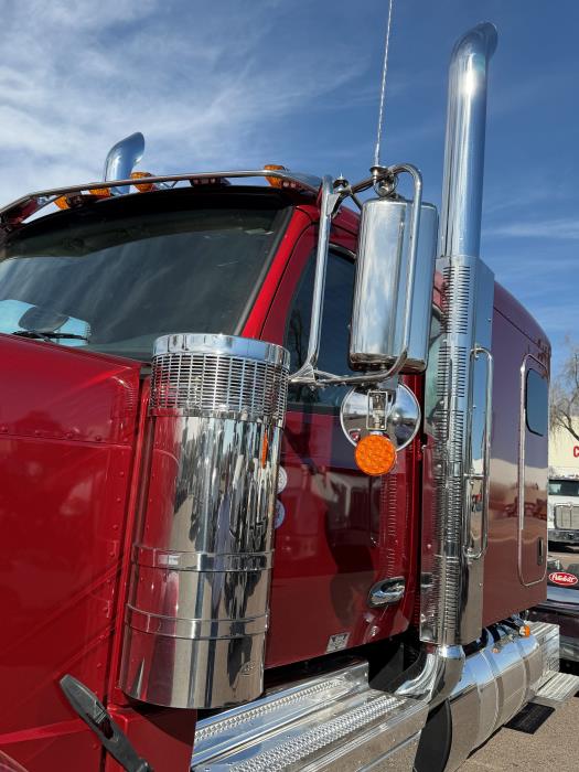 2027 Peterbilt 589-4