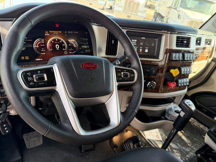 2027 Peterbilt 589-16