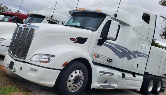 2022 Peterbilt 579-0