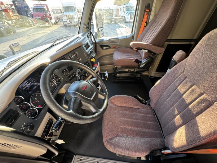 2022 Peterbilt 579-8