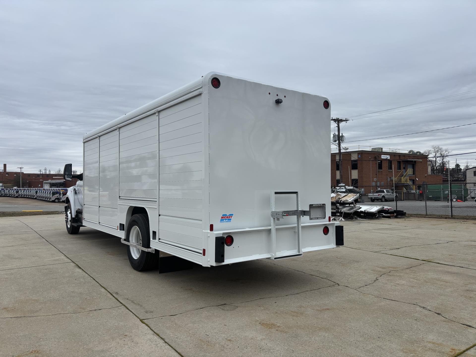 New 1996 Ford F-750 - photo 5