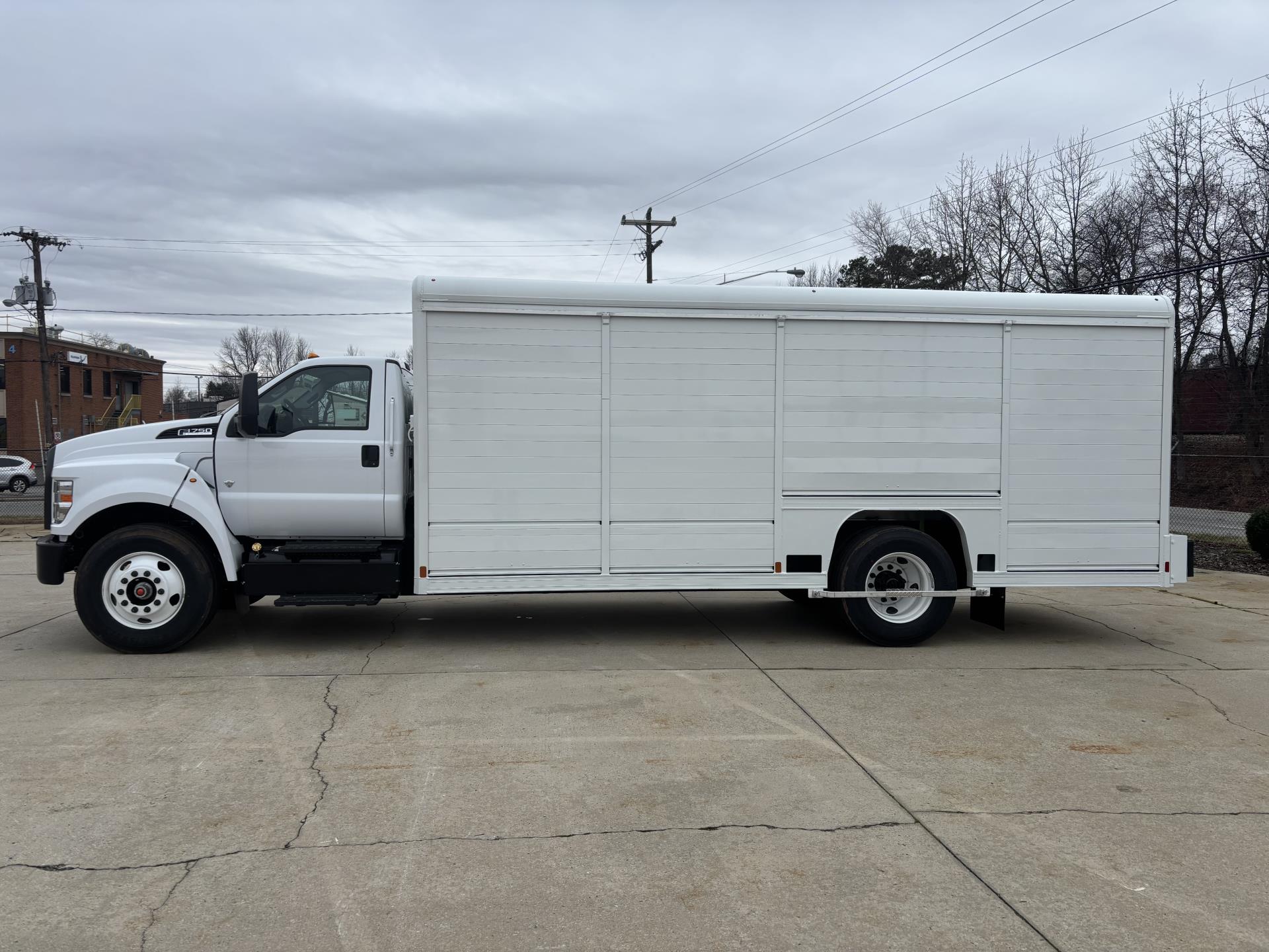 New 1996 Ford F-750 - photo 2