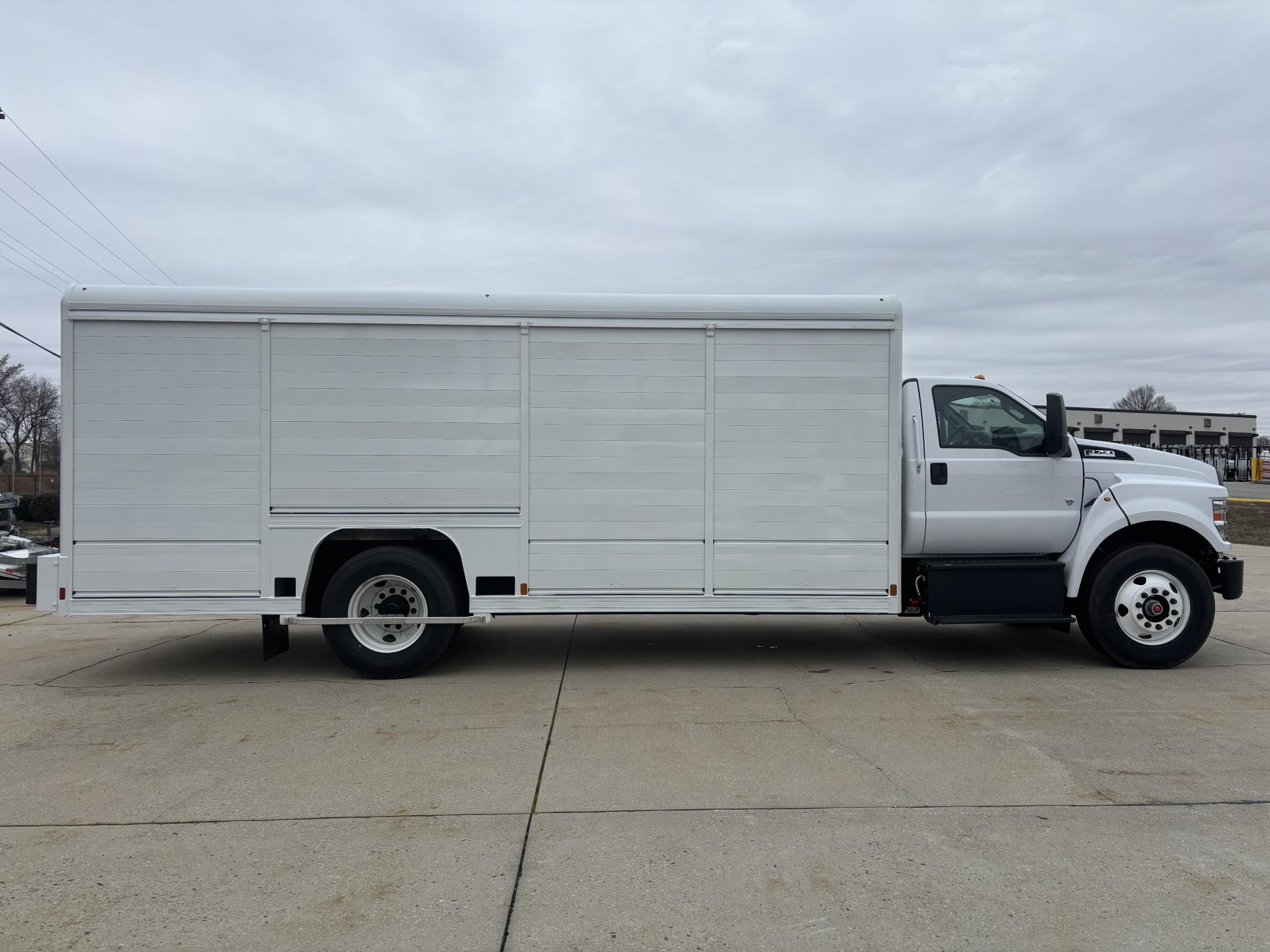 New 1996 Ford F-750 - photo 8
