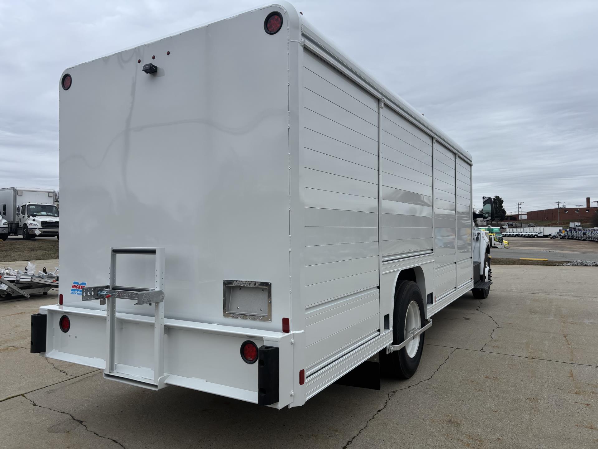 New 1996 Ford F-750 - photo 7