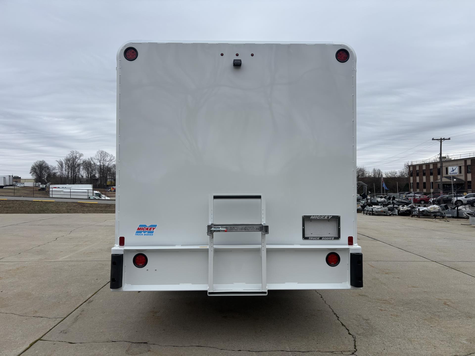New 1996 Ford F-750 - photo 6