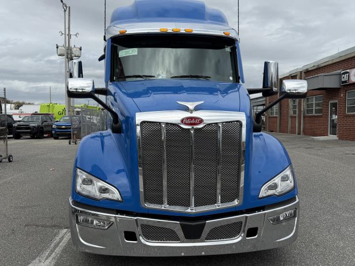 2027 Peterbilt 579-8