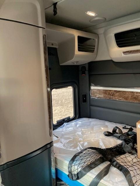 2027 Peterbilt 589-13