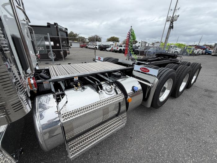2027 Peterbilt 589-9