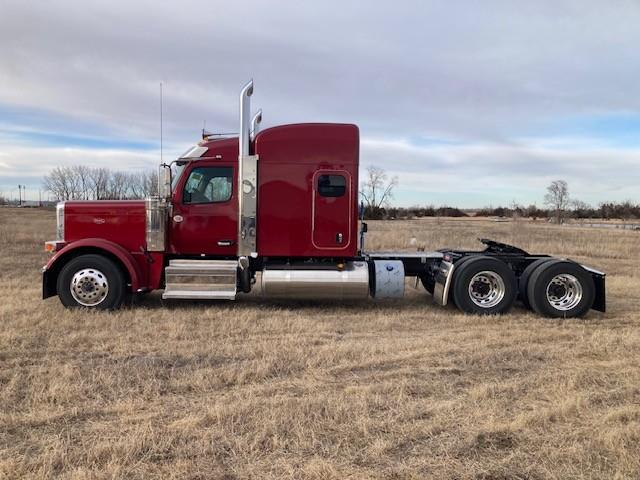 2027 Peterbilt 589-4