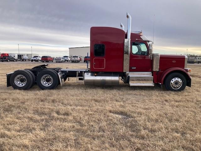 2027 Peterbilt 589-8