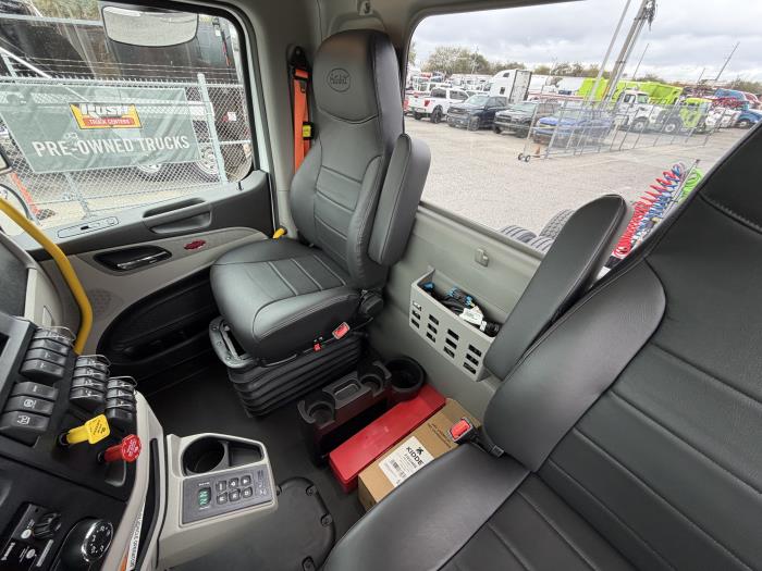 2027 Peterbilt 589-17