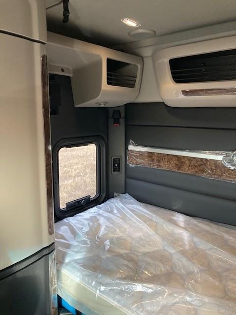 2027 Peterbilt 589-13