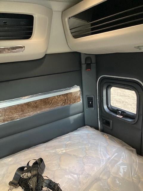 2027 Peterbilt 589-15