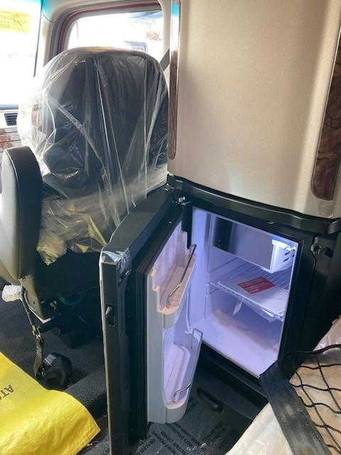 2027 Peterbilt 589-16