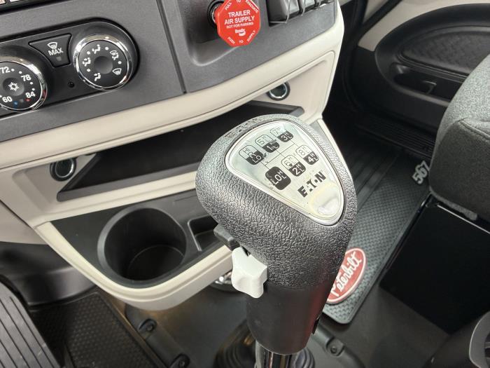 2026 Peterbilt 567-8